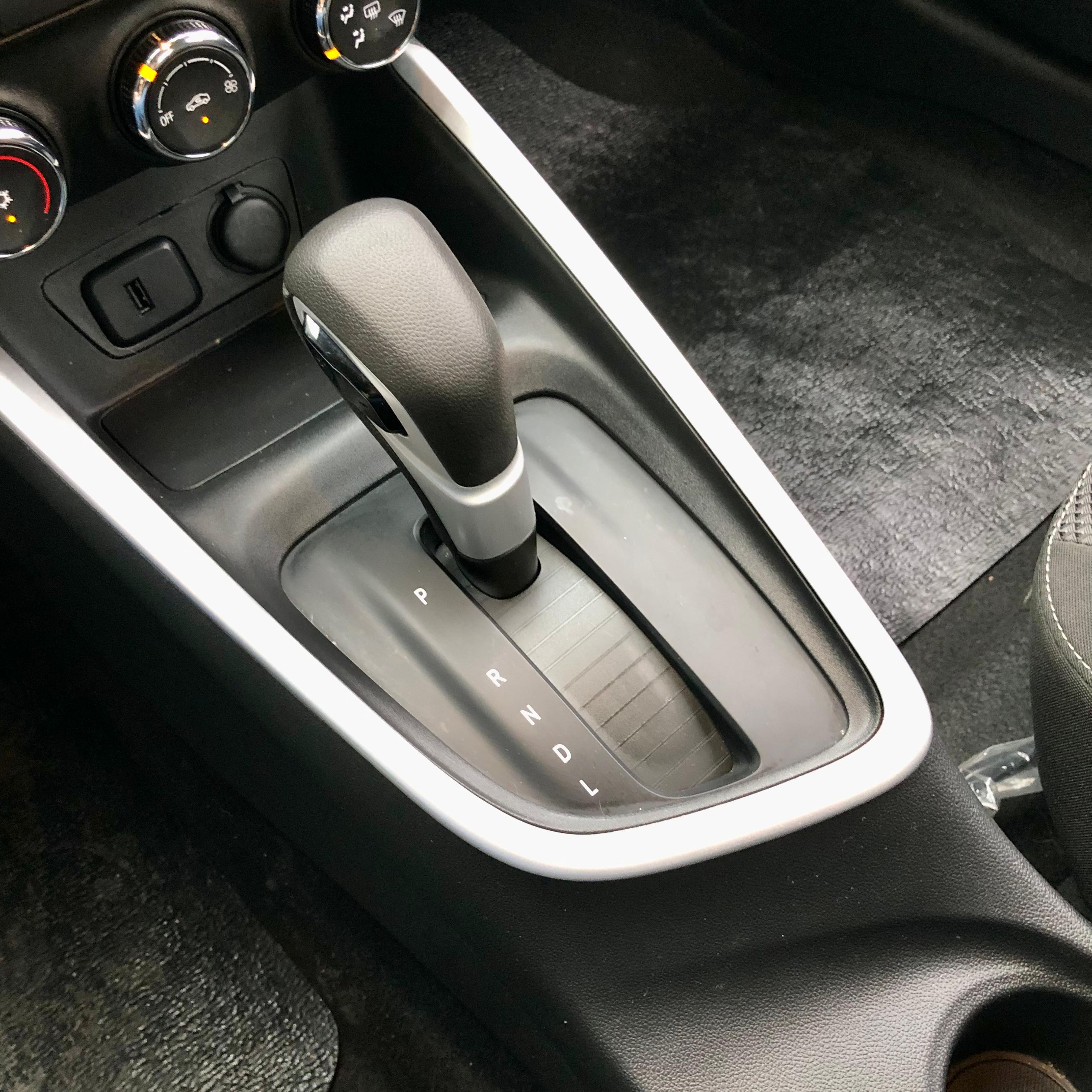 CHEVROLET ONIX PLUS LTZ - Miniatura 6