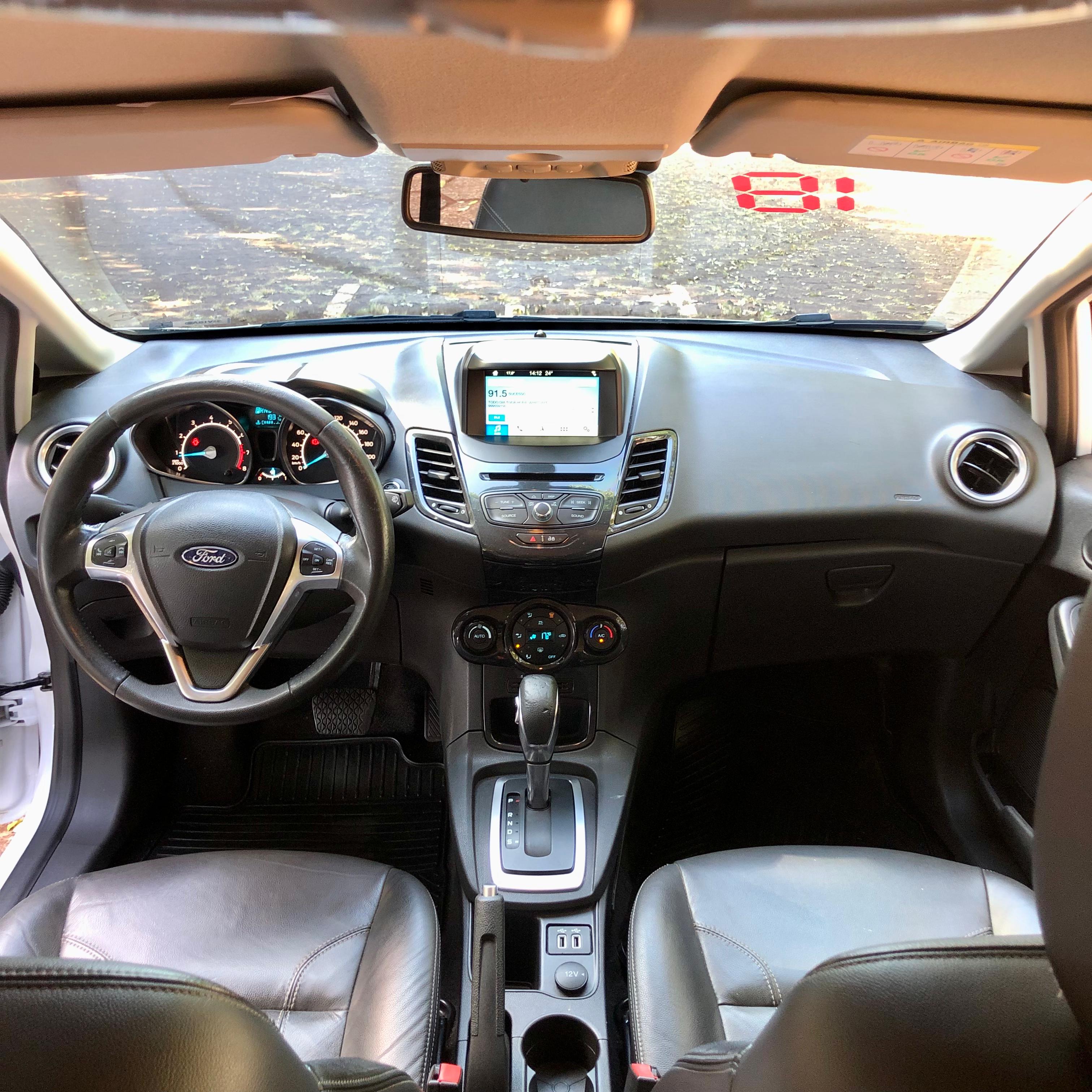 FORD NEW FIESTA TITANIUM - Miniatura 5