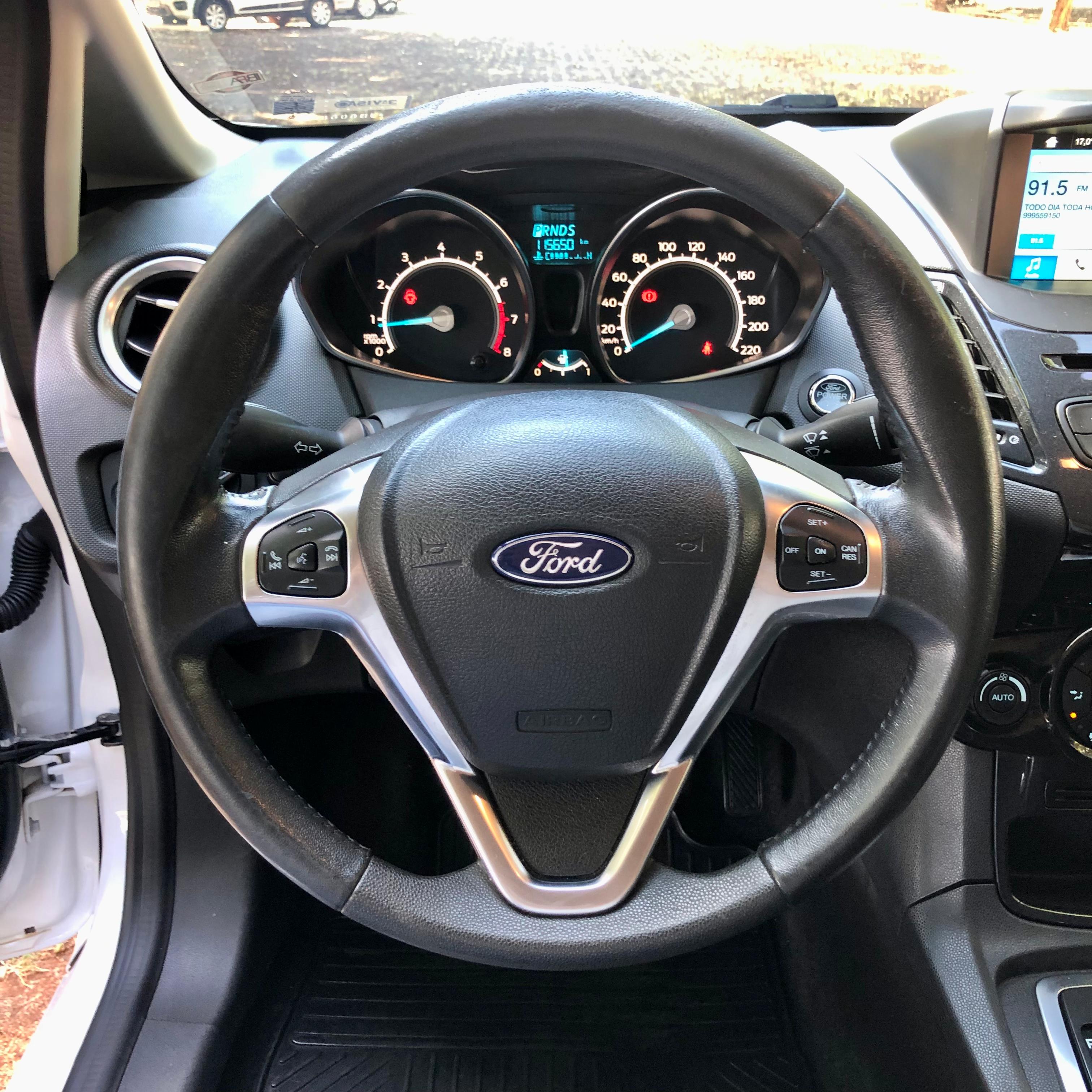 FORD NEW FIESTA TITANIUM - Miniatura 11