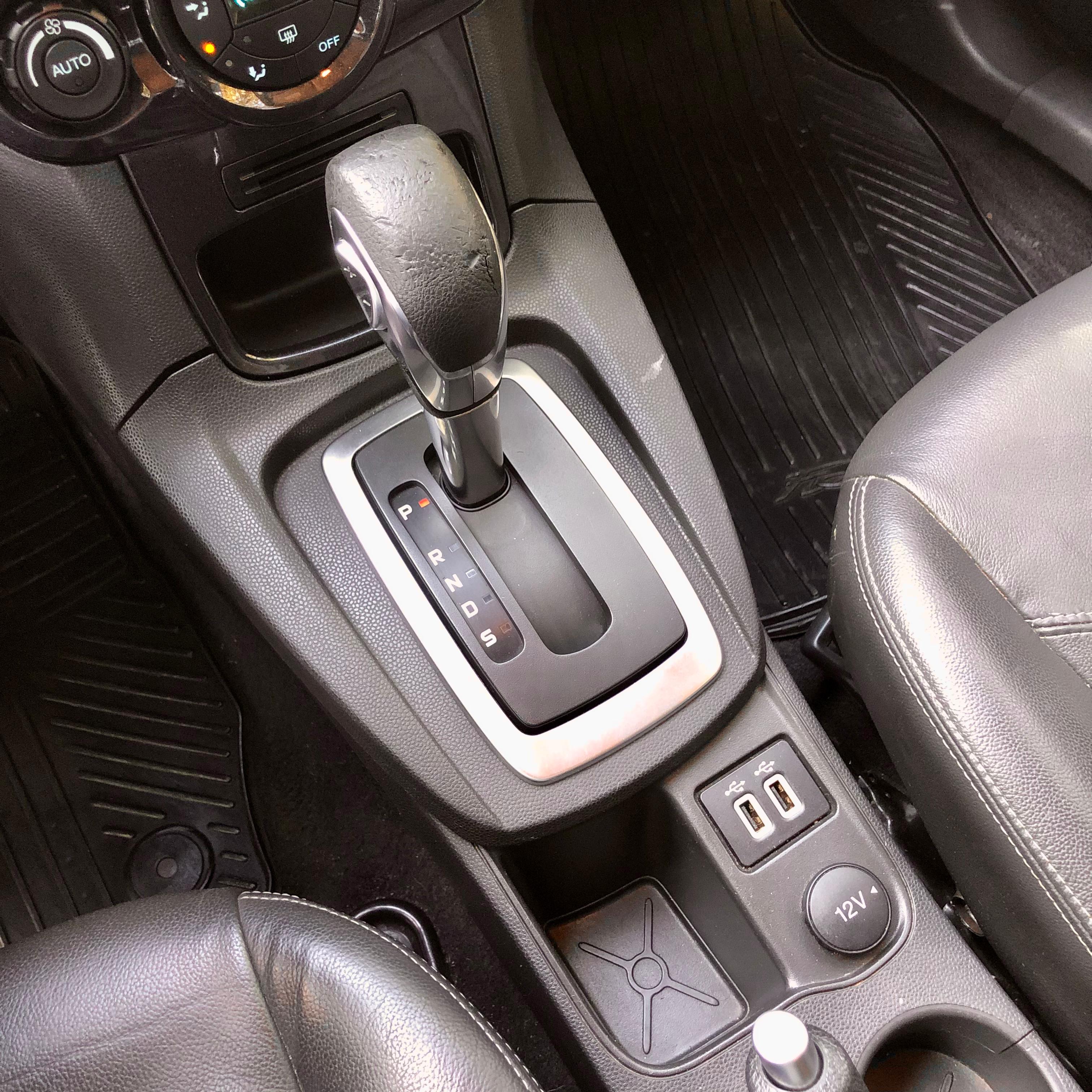 FORD NEW FIESTA TITANIUM - Miniatura 13