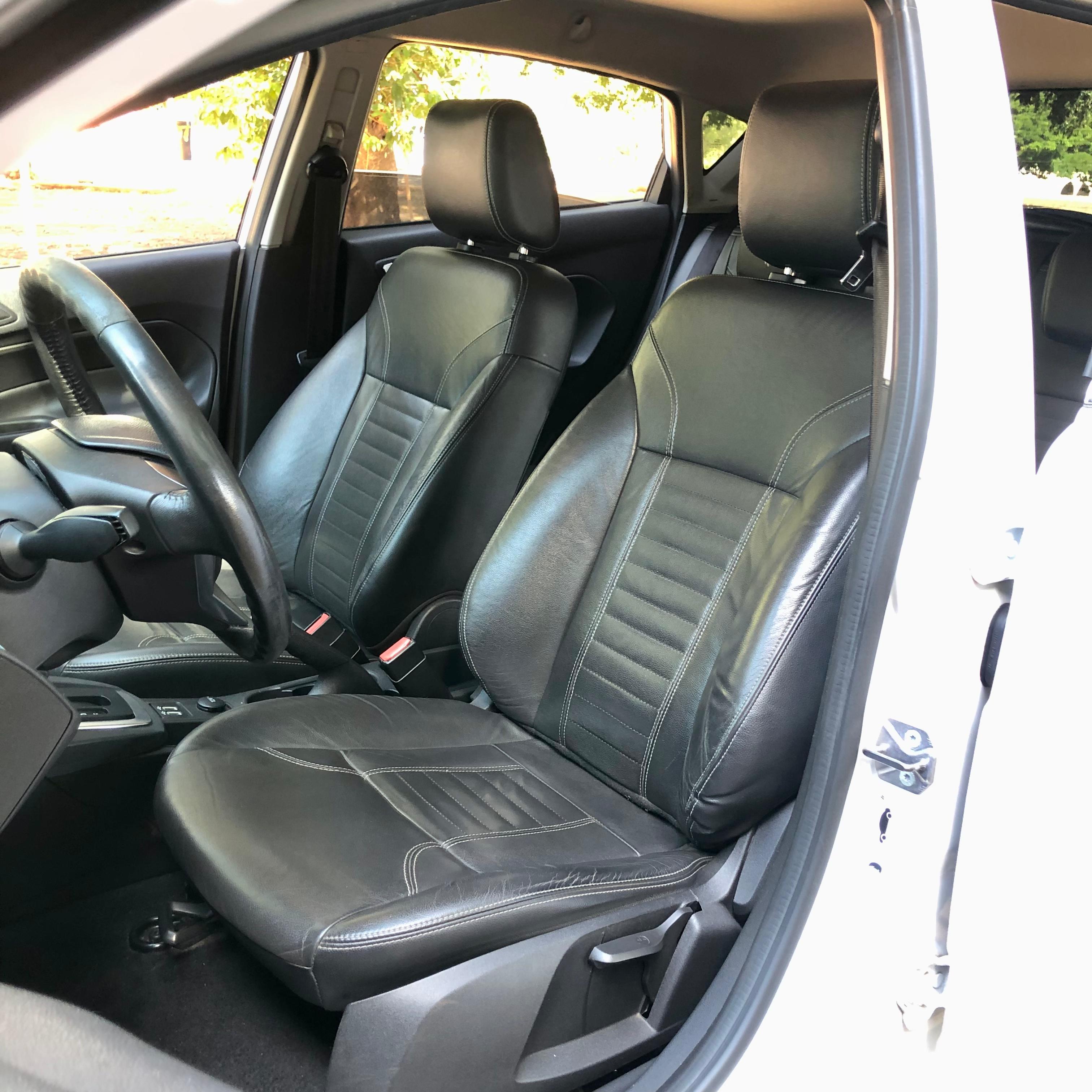 FORD NEW FIESTA TITANIUM - Miniatura 18