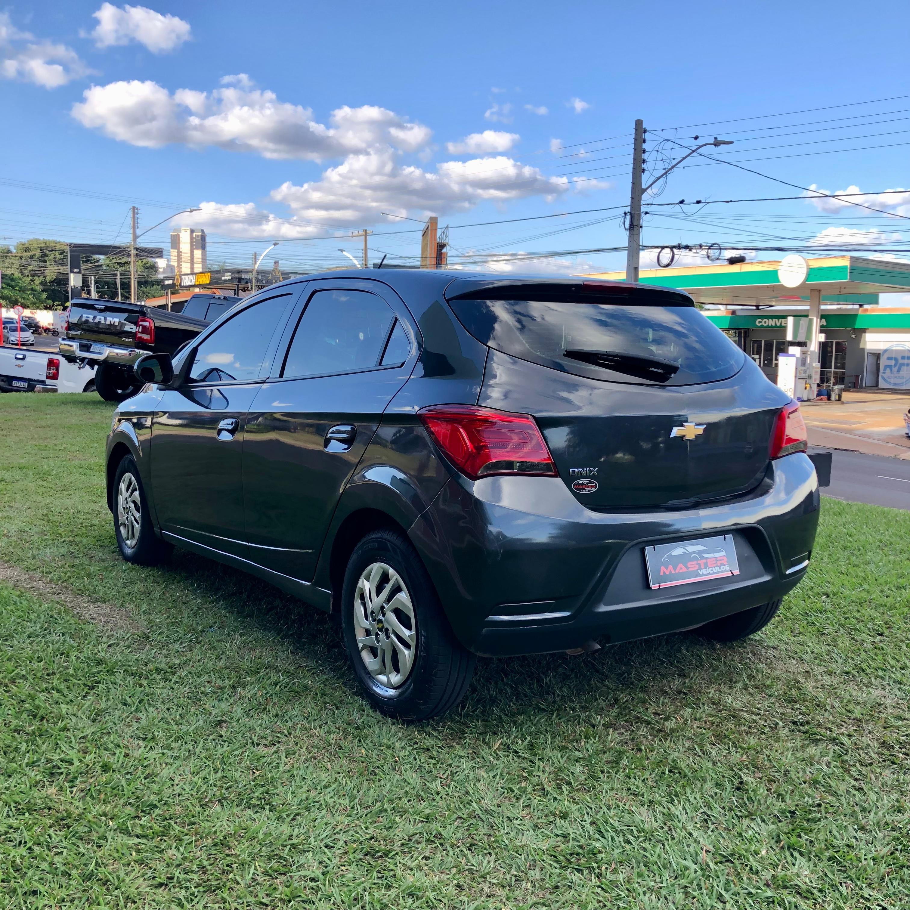 CHEVROLET ONIX LT - Miniatura 2
