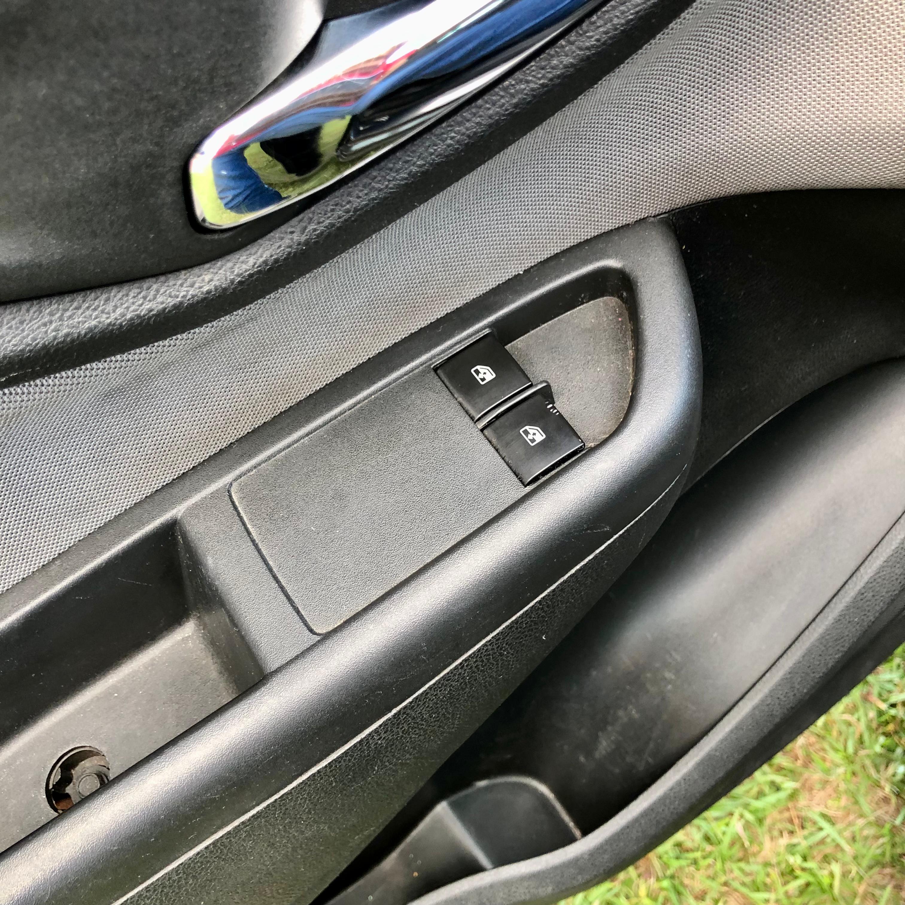 CHEVROLET ONIX LT - Miniatura 8